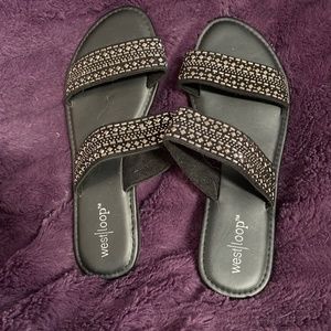 West loop Black and Gold sandals size 7/8